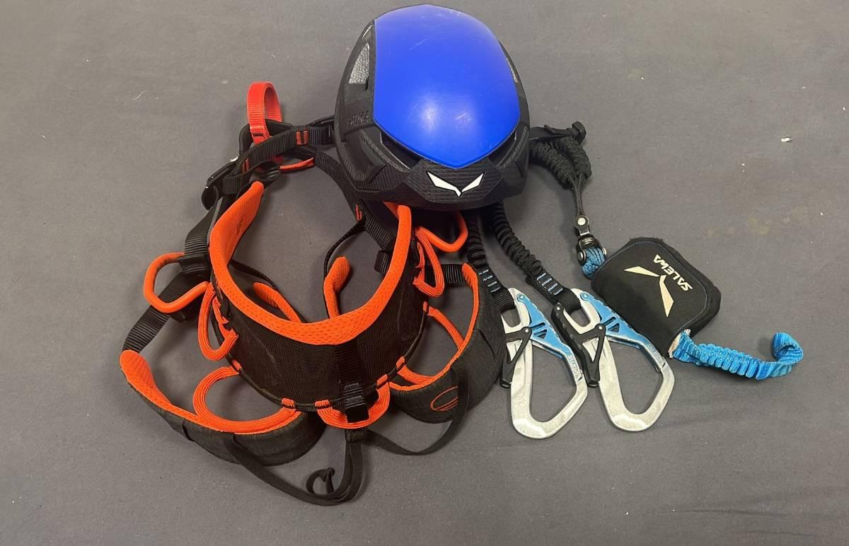 Klettersteig-Ausrüstungsverleih - Klettersteig-Ausrüstungsverleih.
Von Oktober 2025 bis April 2026 kann die Ausrüstung in der Gelateria Aurora in Candoglia, Via Cominazzini Nr. 1, von 8 bis 20 Uhr gemietet werden.
BITTE KONTAKTIEREN SIE GIORGIO SACCO MINDESTENS 24 STUNDEN IM VORAUS, UM DIE ABHOLUNG ZU ORGANISIEREN. TELEFON: +39 348 003 8186