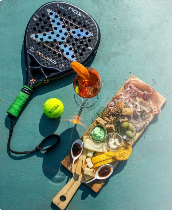 Spritz & Padel Experience - Buchen Sie ein Padel-Erlebnis am Lago Maggiore: Padel-Unterricht im NEW CILA in Laveno-Mombello und abschließender Spritz in sportlicher und geselliger Atmosphäre!
Das Angebot ist auf Anfrage verfügbar: Bitte wenden Sie sich daher an das Consorzio Maggiore, um die Verfügbarkeit des gewünschten Datums und der gewünschten Uhrzeit zu prüfen.
E-Mail: info@consorzio-maggiore.eu
WhatsApp: +39 3713705596